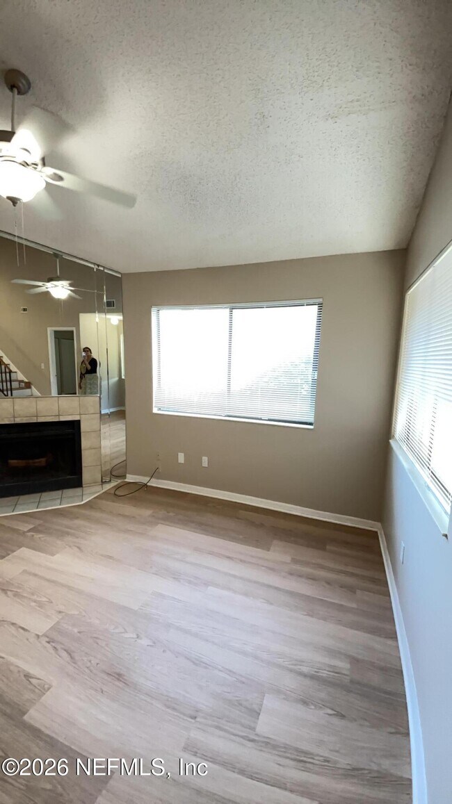 Building Photo - 2124 Sea Hawk Dr