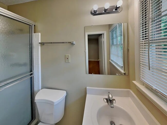 Building Photo - 5697 Crestwood Dr