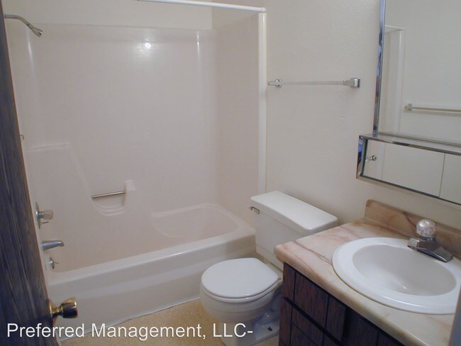 Building Photo - 503 Shoshoni St
