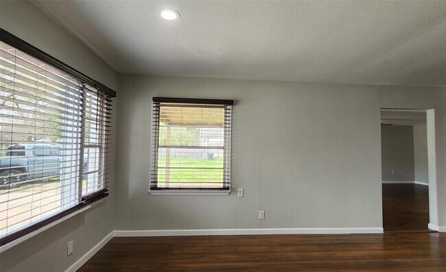 Building Photo - 6530 Westview Dr
