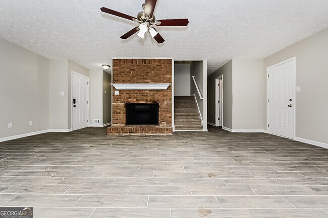 Foto del edificio - 295 Stoneridge Way