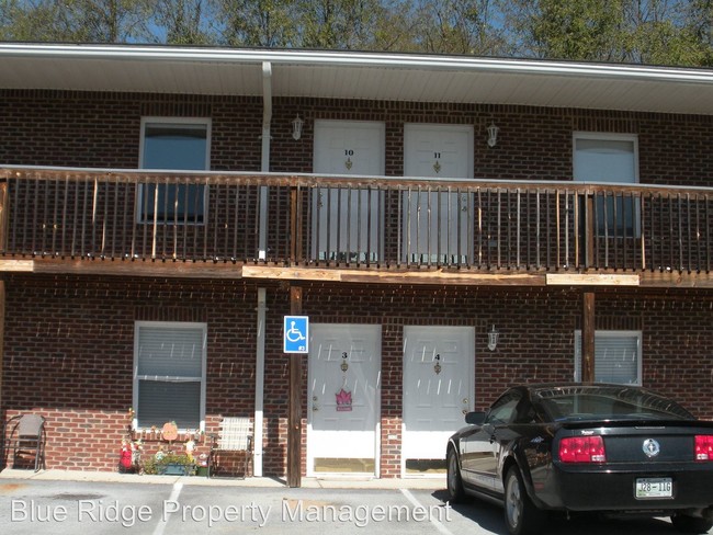 Building Photo - 408 Main St W