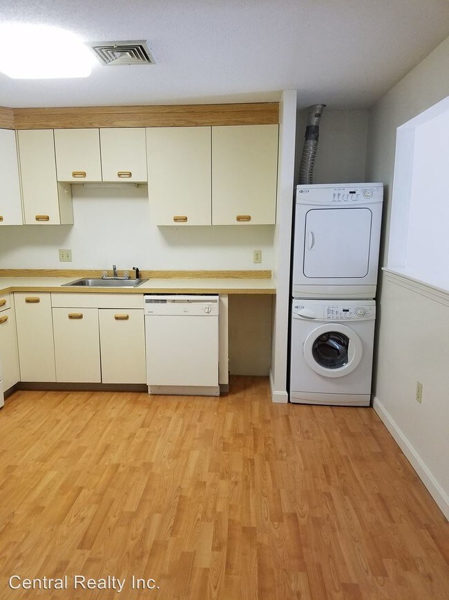 Building Photo - 1 br, 1 bath House - 3 Roedean Dr #206
