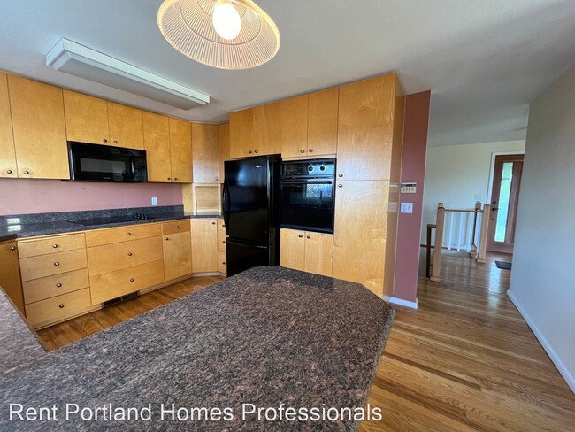 Building Photo - 3 br, 2 bath House - 10180 SE Cresthill Road