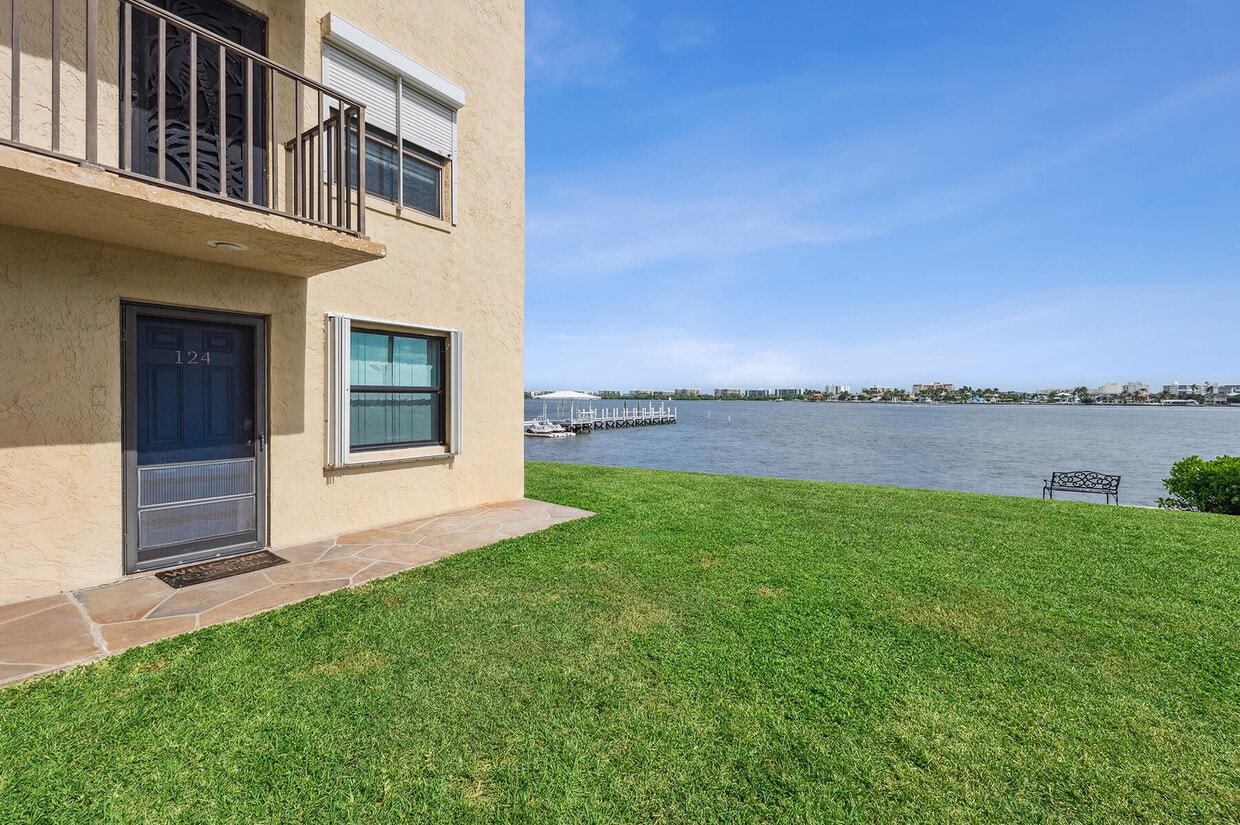 Primary Photo - 896 Federal Hwy