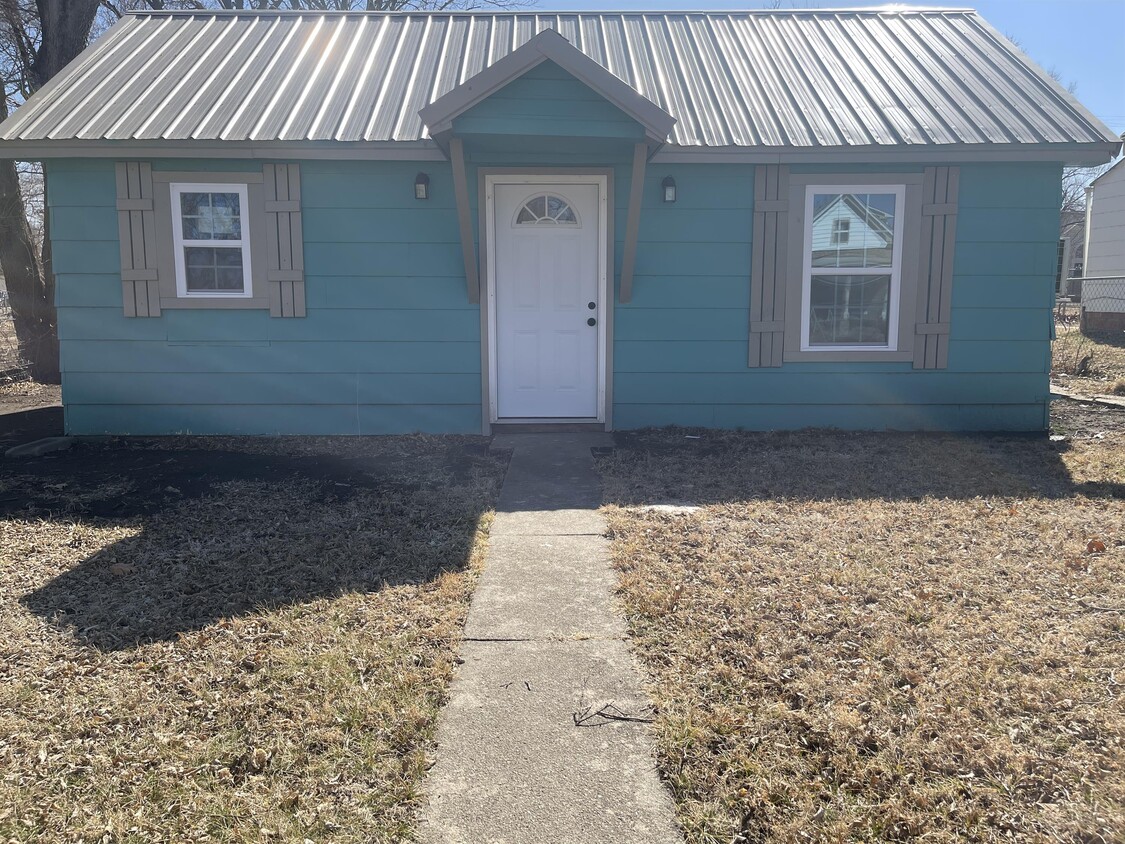 Foto principal - 127 E 3rd St