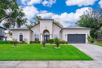 Building Photo - 1607 Oak Hollow Rd
