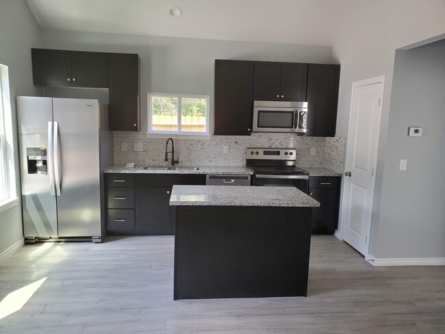 Building Photo - 801 Omeara