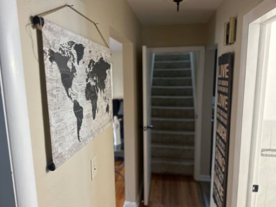 Escaleras - 1907 W Pearl Ave