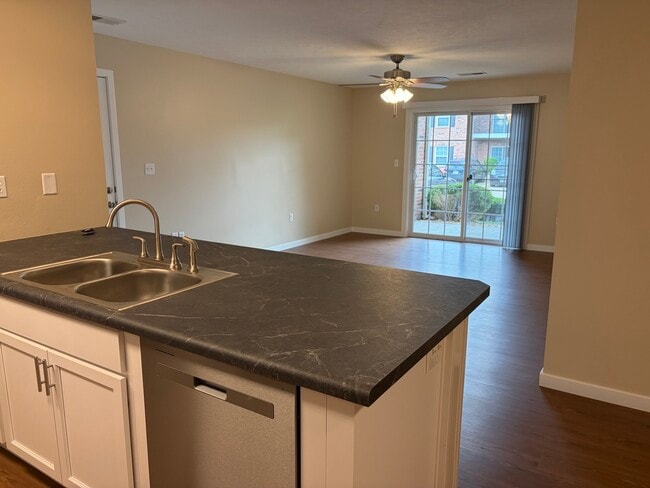 Building Photo - Heatherwood Apartments