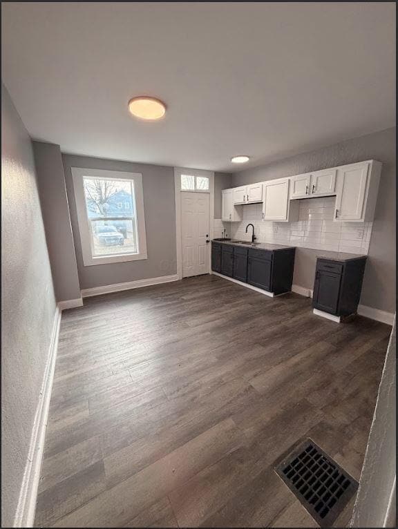 Building Photo - 621 E Gates St