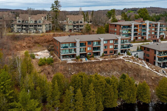 Building Photo - 727 Grandview Dr