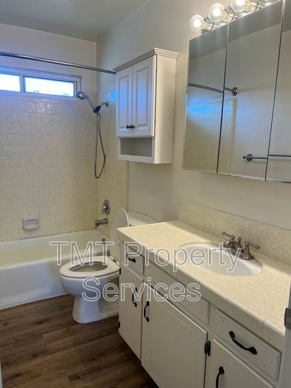 Building Photo - 2170 Seaview Ave