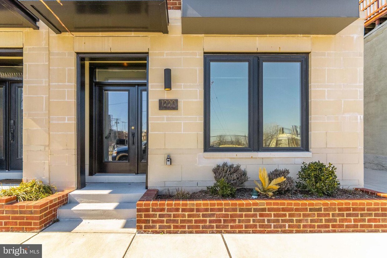 Foto principal - 1220 Towson St