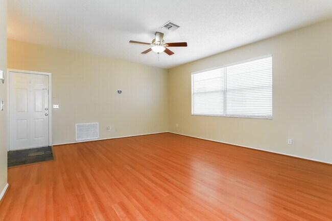 Building Photo - 927 Grand Canyon Dr