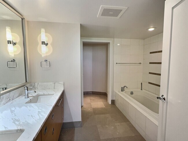 Photo - Luxurious One-Year Rental in the Heart of Kaka‘ako – with  Resort Amenities Apartment