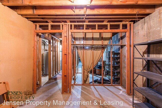Building Photo - 3 br, 2 bath House - 621 Latonia Cir