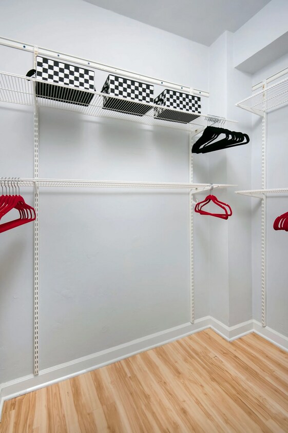 Building Photo - 1942 N Lincoln Ave