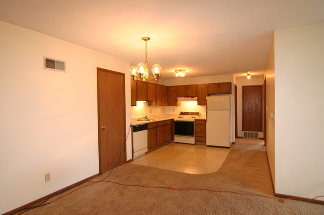 Building Photo - 3005 Woodland Ave