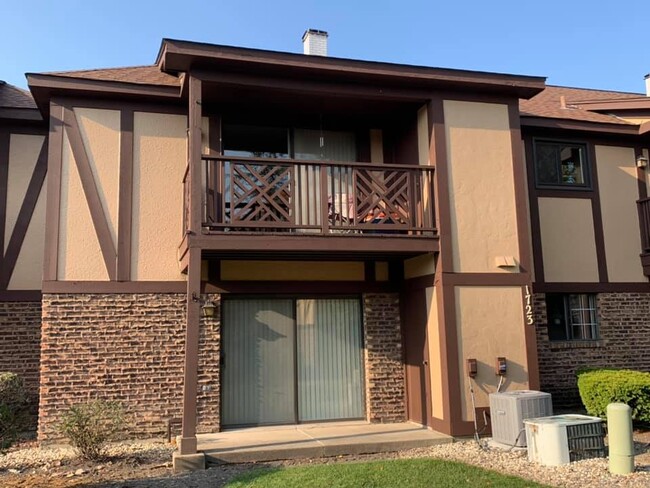 Building Photo - 1723 Lakecliffe Dr