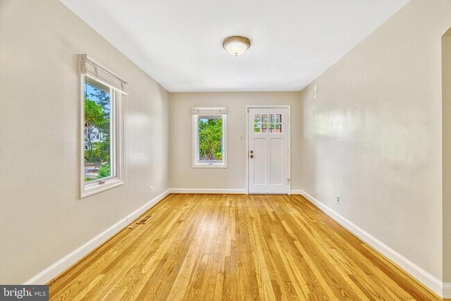 Building Photo - 1407 Cedar Ave