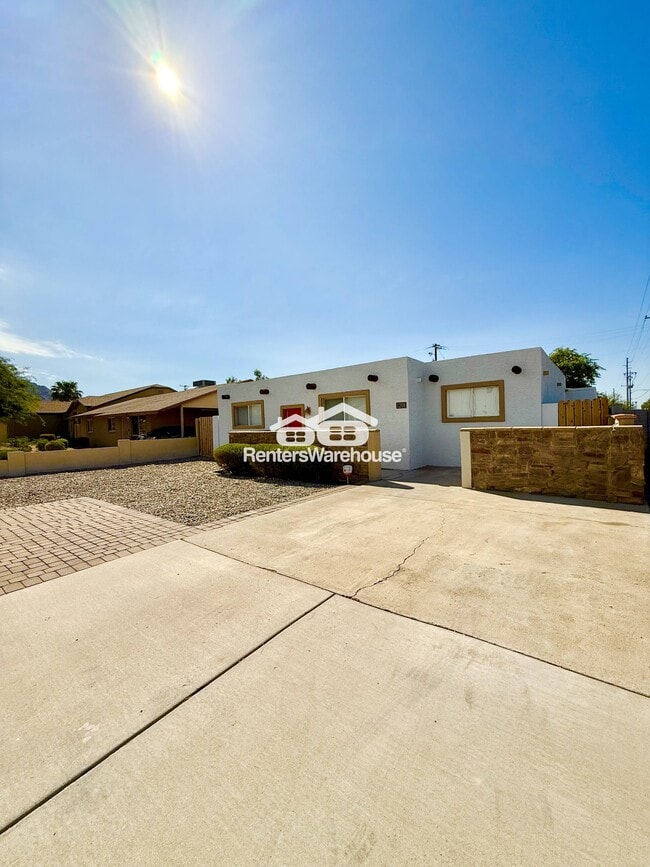 Building Photo - 1201 E Winter Dr