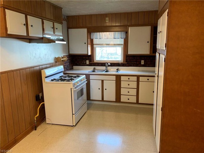 Building Photo - 1612 Maple Dr