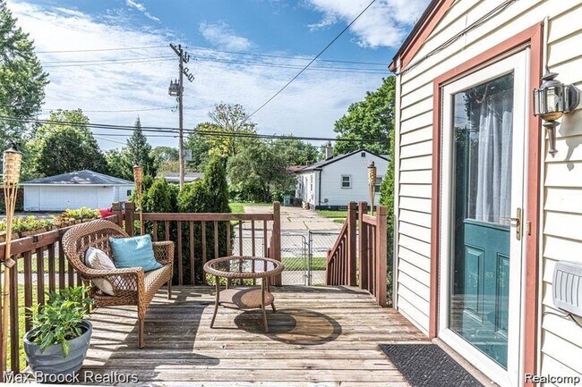 Building Photo - 3800 Elmhurst Ave