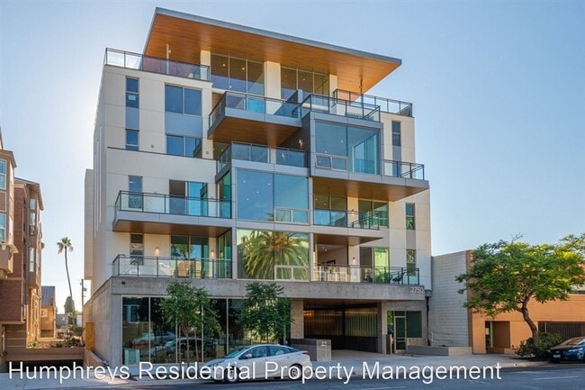 Building Photo - 3 br, 3.5 bath House - 2750 4th Avenue # 304