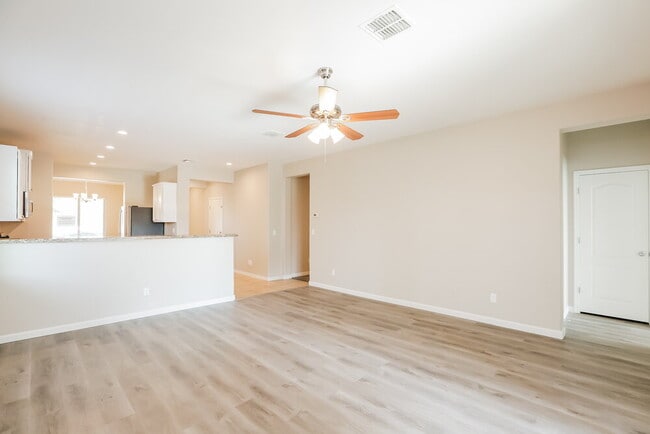 Foto del edificio - 4887 S 245th Ln