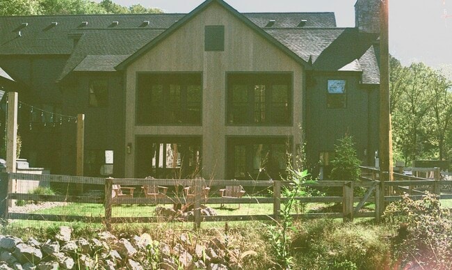 Building Photo - Tributary 50