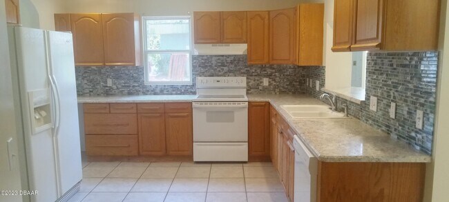 Building Photo - 382 S Ridgewood Ave