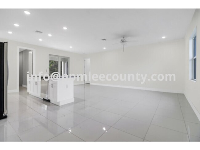 Foto del edificio - 2024 YEAR CONSTRUCTION Home in Lehigh Acre...