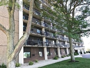 Building Photo - 524 W 53rd St