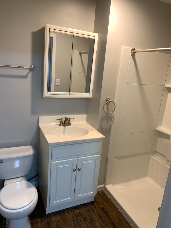 215 N Harrisburg Ave Unit 2, Gas City, IN 46933 Room for Rent in Gas