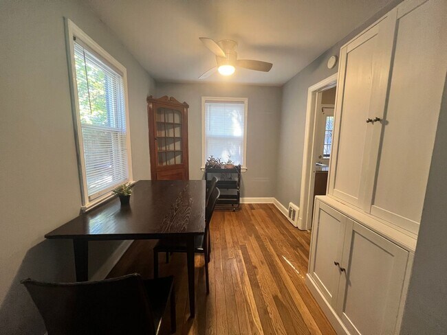 Foto del edificio - Charming 2 BR/1 BA EOG Townhome in Marshal...