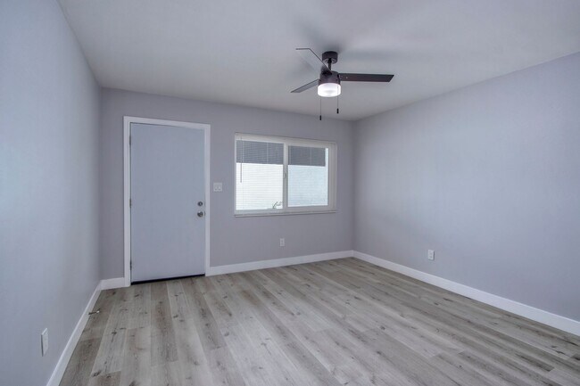 Building Photo - Cottonwood