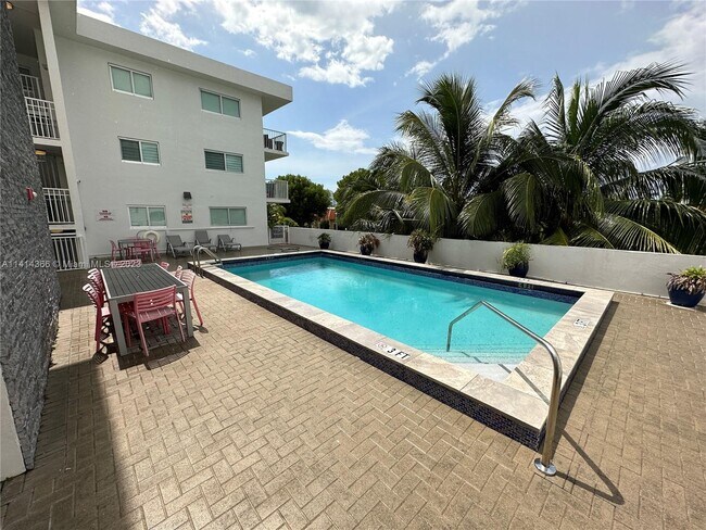 Foto del edificio - 3755 NE 167th St