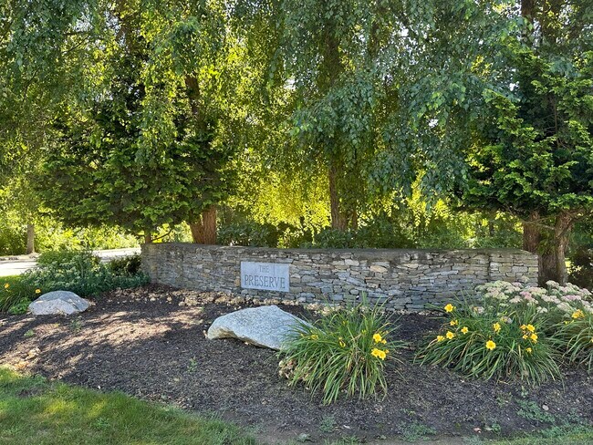 Foto del edificio - 143 Summer Hill Rd