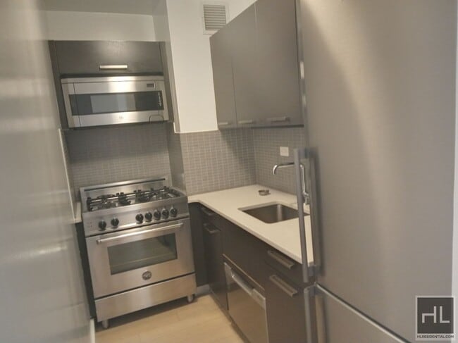 Building Photo - East 39th Street
