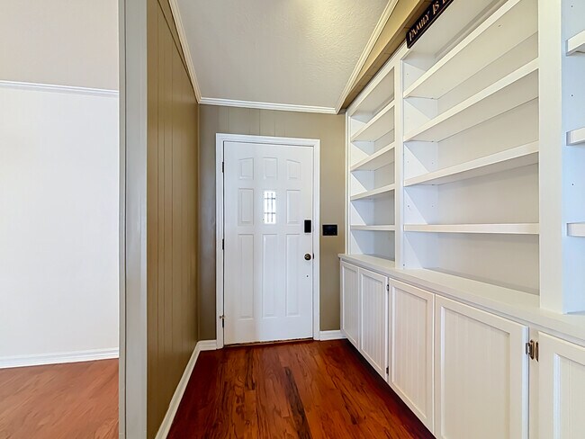 Foto del edificio - 2720 Crystal Beach Rd