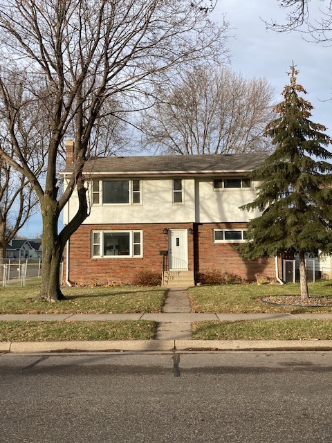 Front view of the duplex - 1430 4th St N