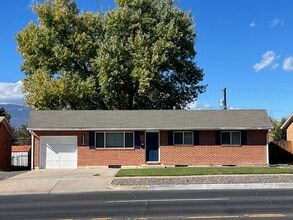 Building Photo - 1330 N Circle Dr Building Photo - 1330 N Circle Dr