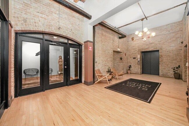 Foto del edificio - 1327 W Washington Blvd