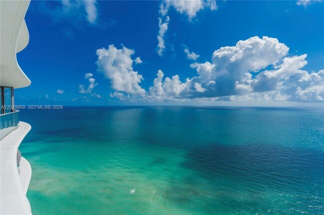 Building Photo - 15701 Collins Ave