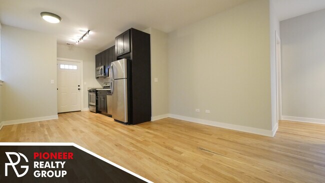 Foto del edificio - 2209 W Eastwood Ave