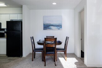 Building Photo - Skyler Ridge Apartments