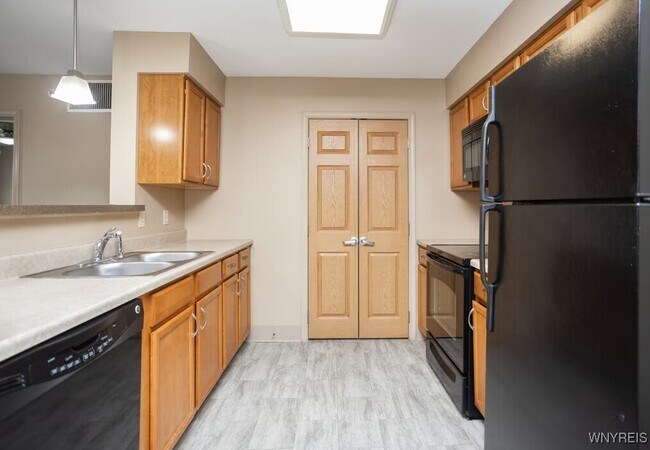 Foto del edificio - 1013 Deer Lakes Dr