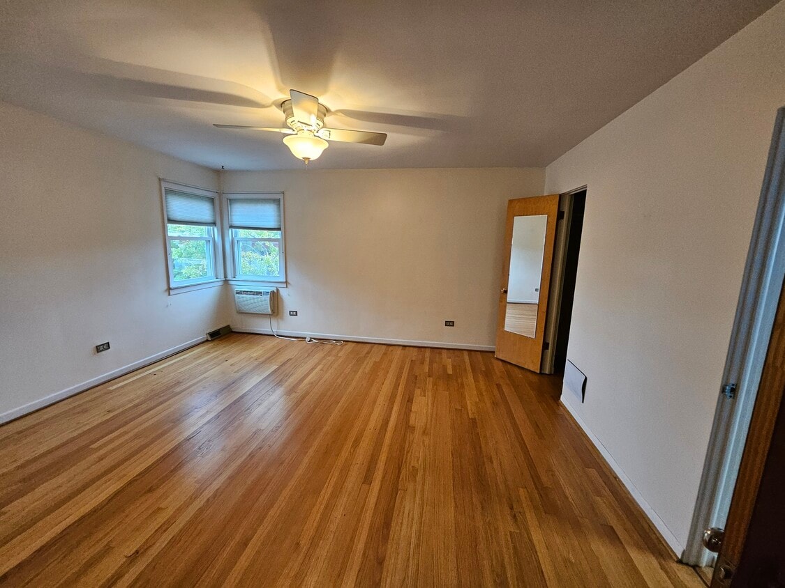 Master Suite - 840 Dunlop Ave