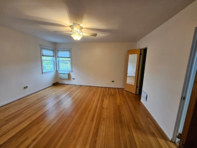 Building Photo - 840 Dunlop Ave